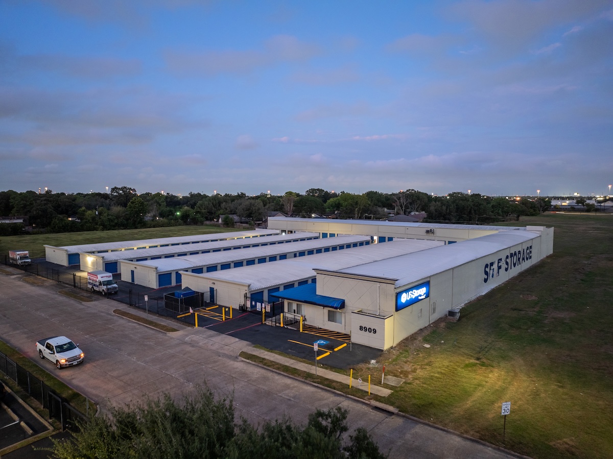 self storage houston hinman exterior building
