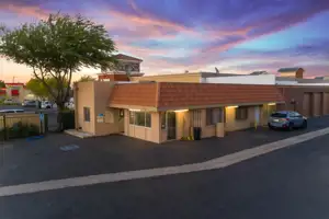 self storage facility lancaster 10th st exterior office