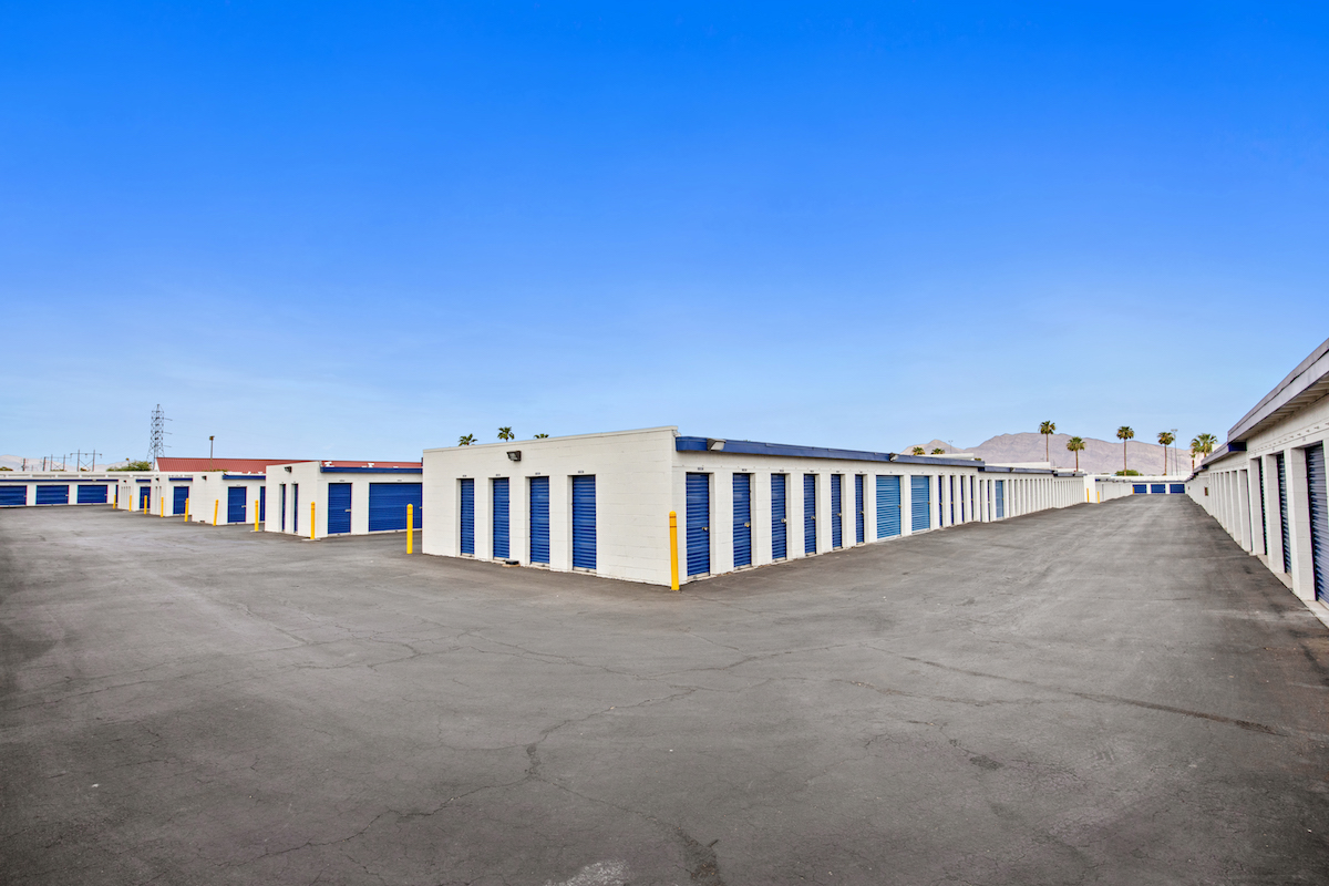 self storage facility exterior drive up units las vegas nv mojave rd