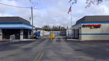 Self Storage Facility in Plantation, FL exterior