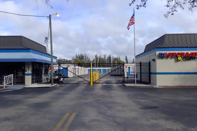 Self Storage Facility in Plantation, FL exterior