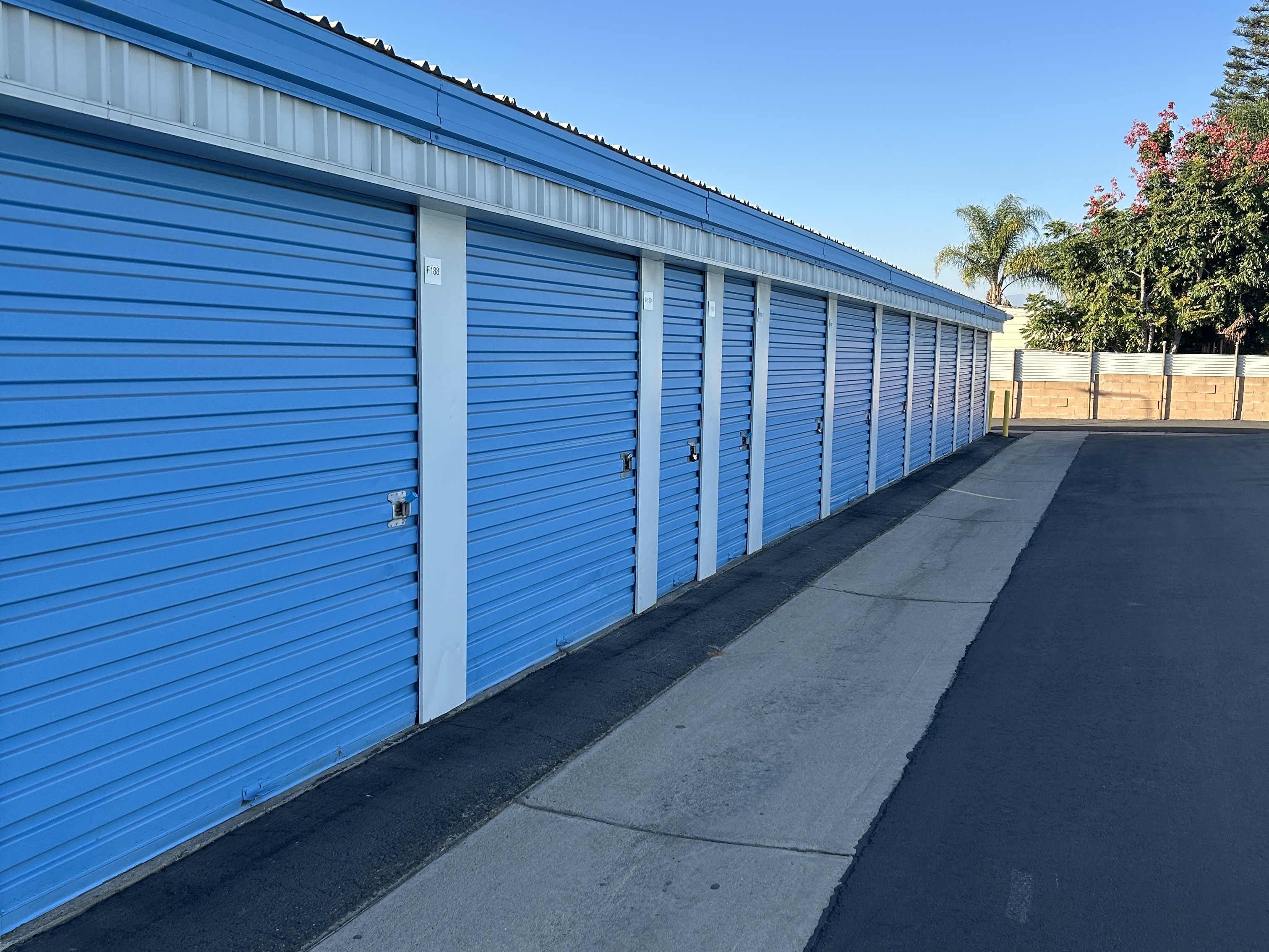self storage facility riverside CA blaine drive-ups