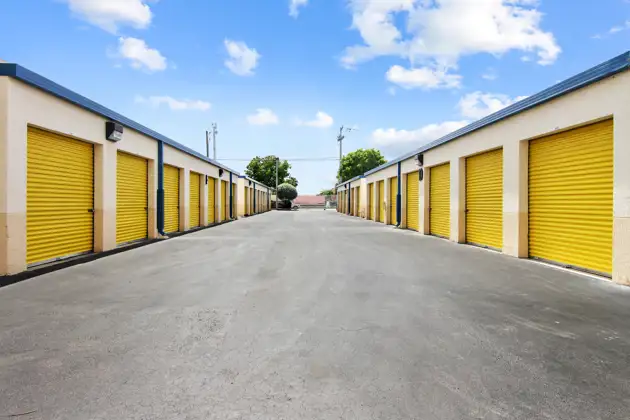 self storage facility hialeah fl w 76th exterior units