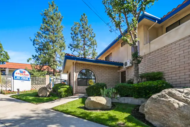 self storage facility la crescenta ca exterior