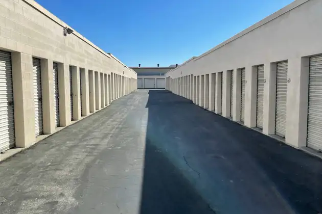 Self storage facility Santa Fe Springs CA Florence Ave smaller drive-ups