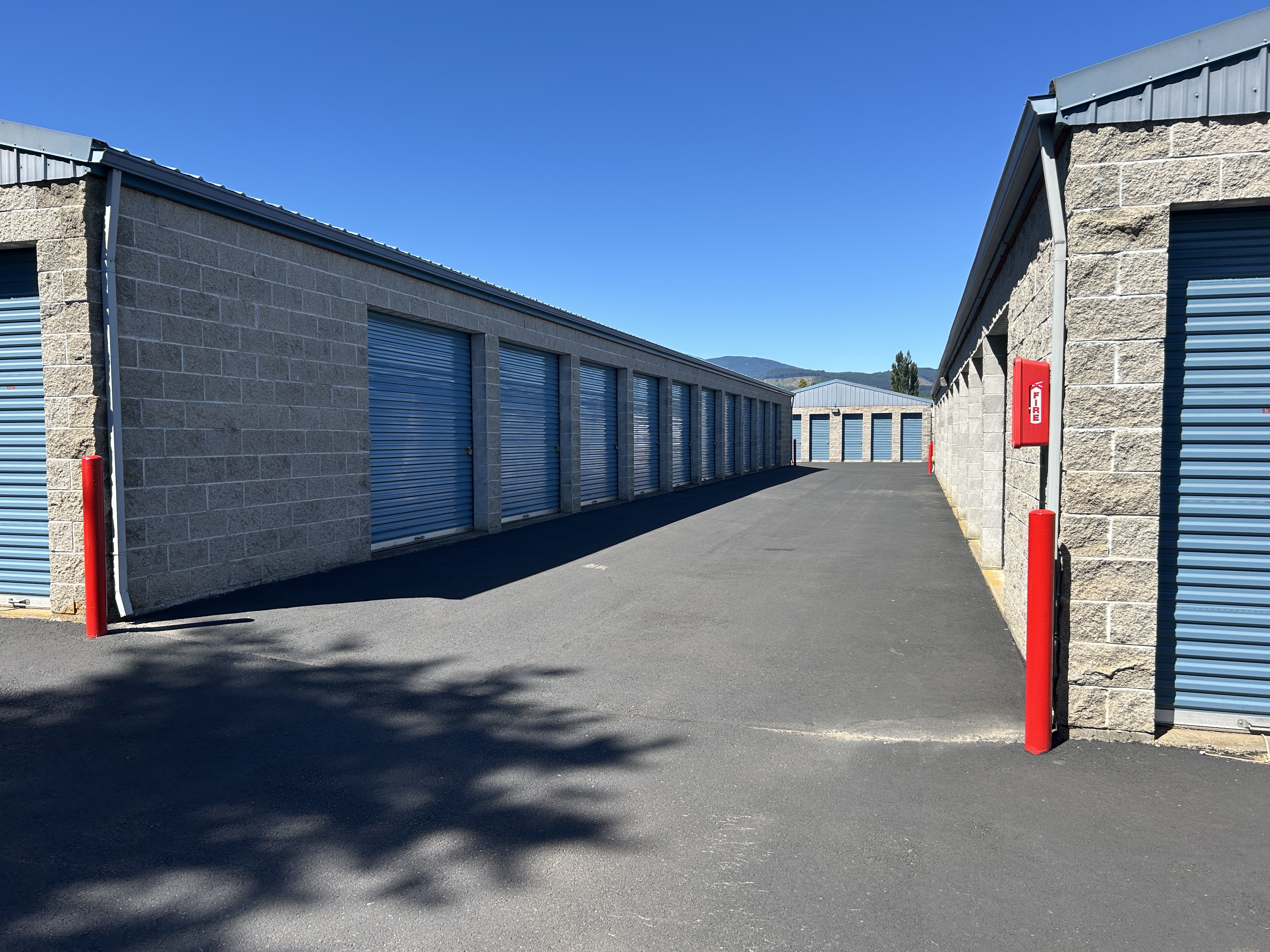 self storage facility hood river or 1400 tucker rd wide drive aisle