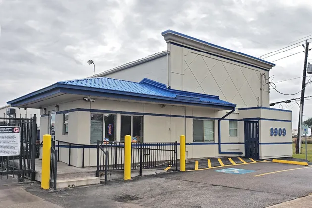self storage houston hinman exterior office