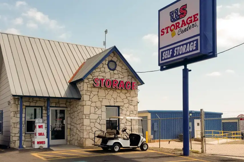 self storage floresville exterior