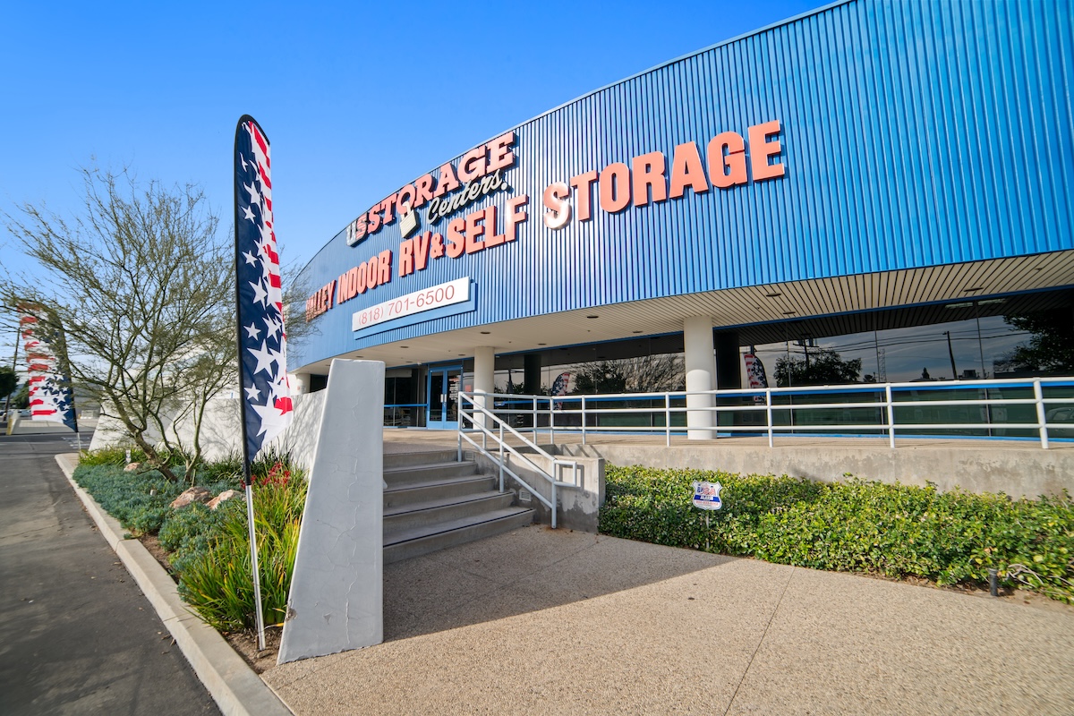 self storage facility chatsworth plummer exterior