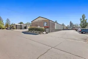 self storage facility bend or se cleveland exterior front