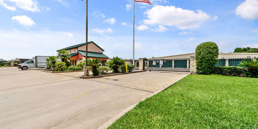 Self Storage Facility in Pasadena, CA - image 1 