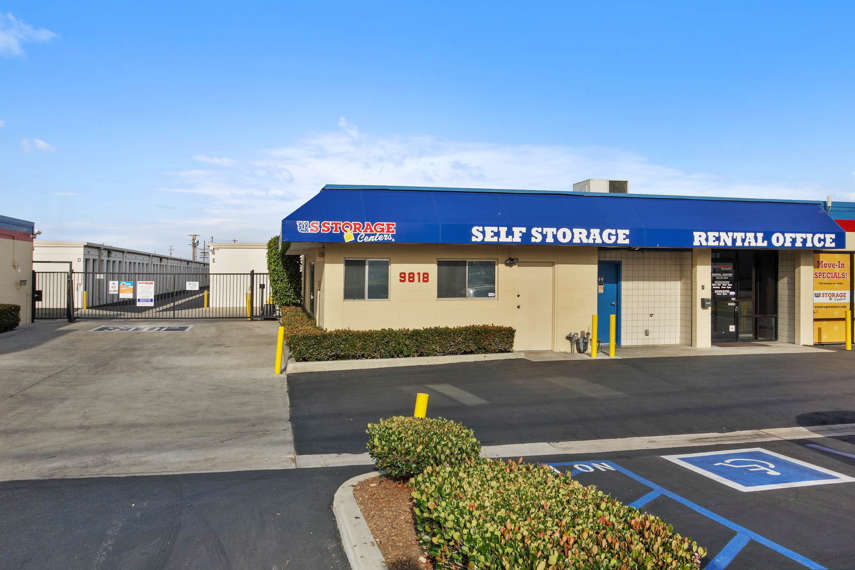 Storage Units In Chatsworth Ca At 9818 De Soto Ave Us Storage Centers