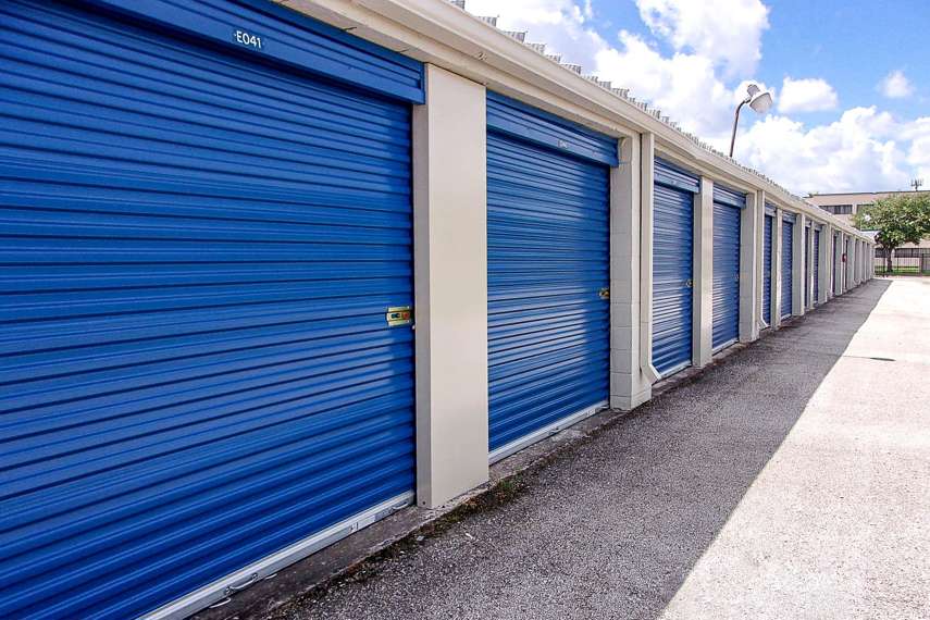 Cheap Self Storage Near 8909 Hinman St in Houston, TX US Storage Centers