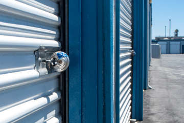 Storage units in Costa Mesa, CA – image 1 