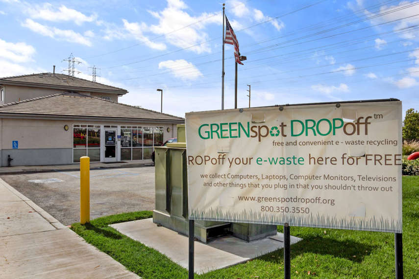 Self Storage Units in Orange, CA Located At 1460 North Main Street US
