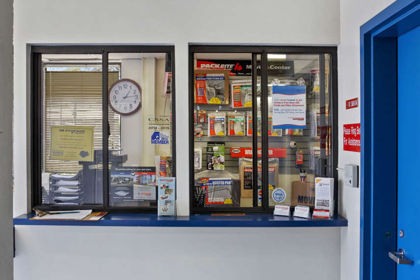 Self Storage Units in Montrose, CA US Storage Centers